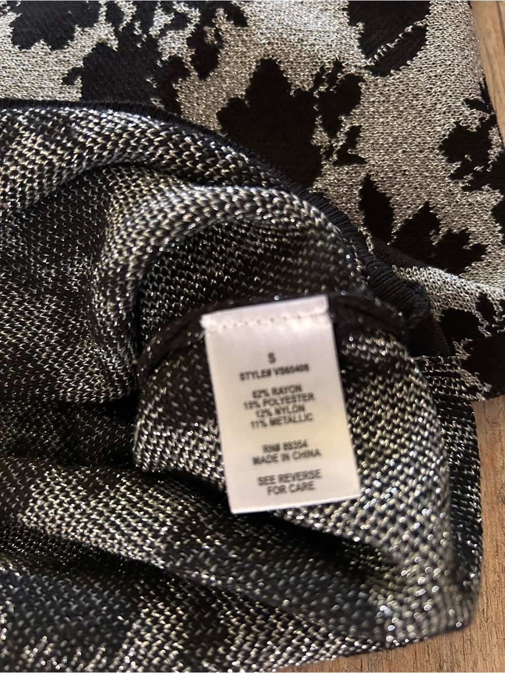 ADRIENNE VITTADINI Black
Silver Floral Metallic Knit
Dolman Sweater S | Glam - Picture 7 of 13